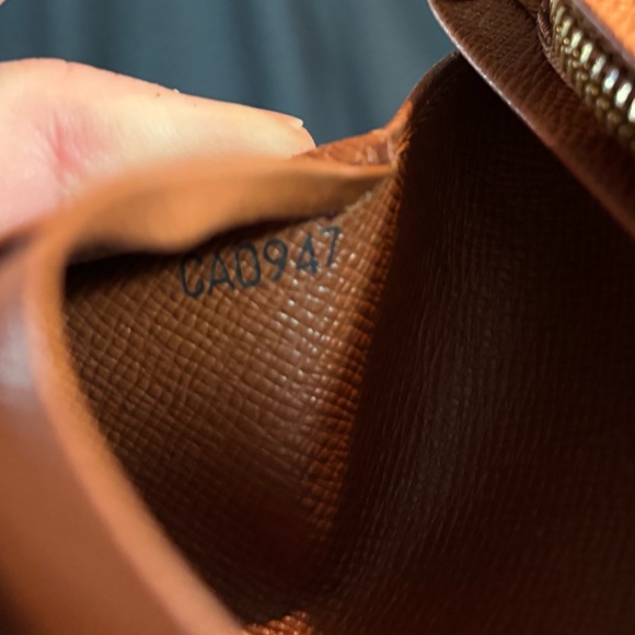 Louis Vuitton Zip Wallet - Picture 8 of 13